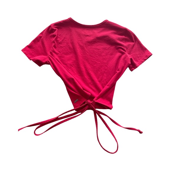 Hollister Tops - EUC Hollister Cropped Baby Tee with Wrap Around Tie in Red Size Small
